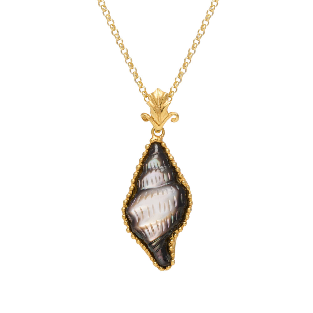 NATURAL SHELL PENDANT