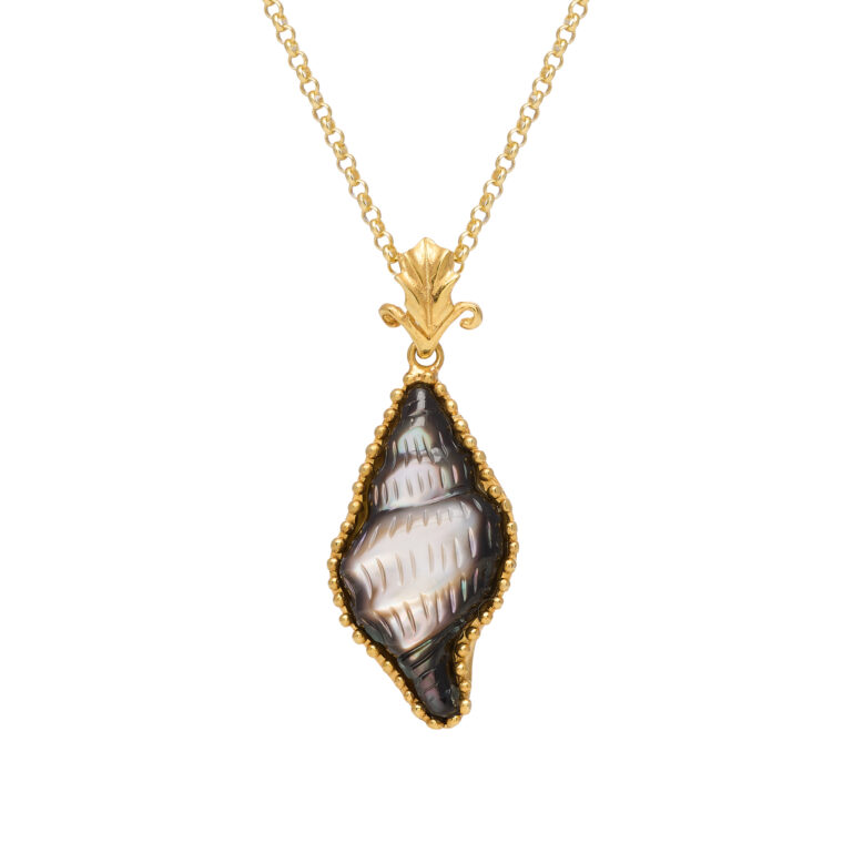 NATURAL SHELL PENDANT